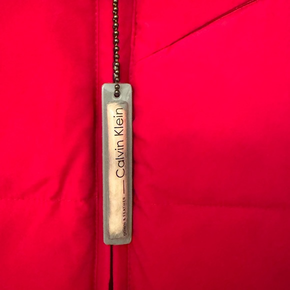 Brand New Calvin Klein Puffer Jacket with Zip-off Faux-Fur Hood in gorgeous Red - Picture 4 of 6